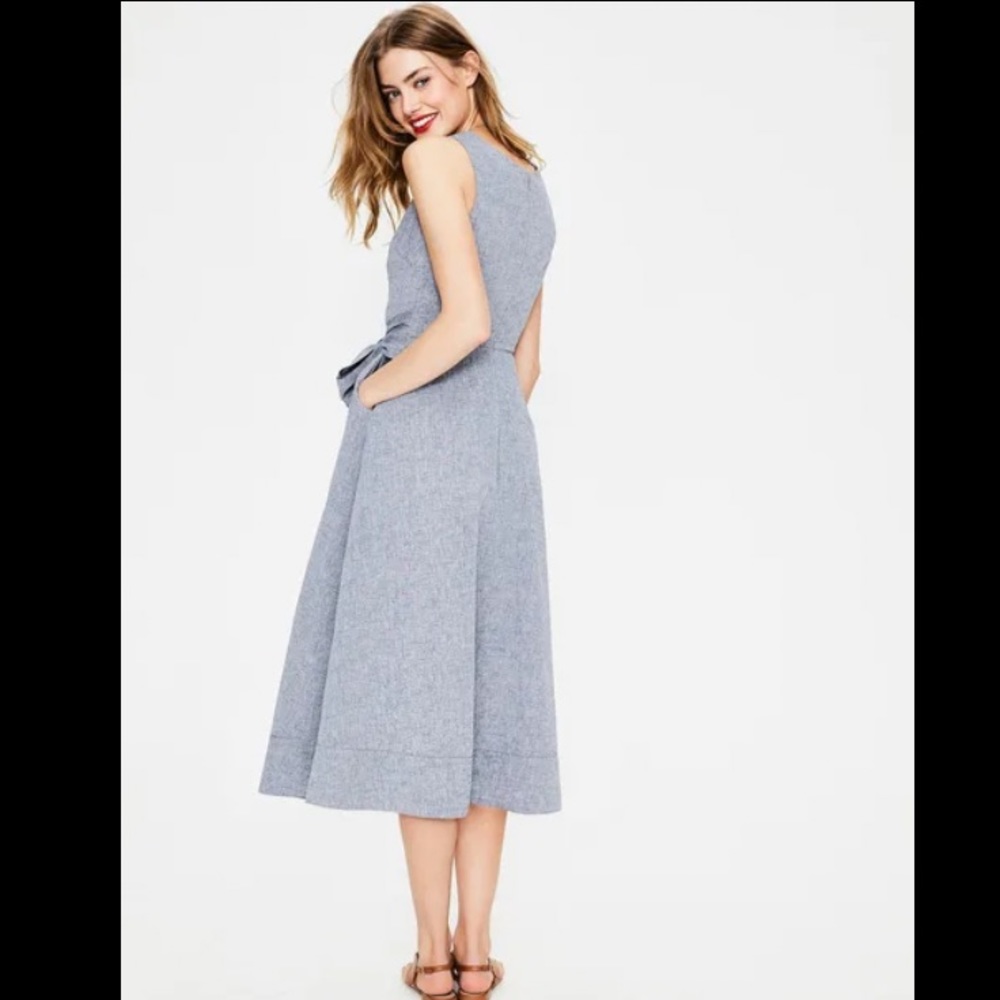 Elegant Blue Sleeveless Dress - Picture 3 of 9